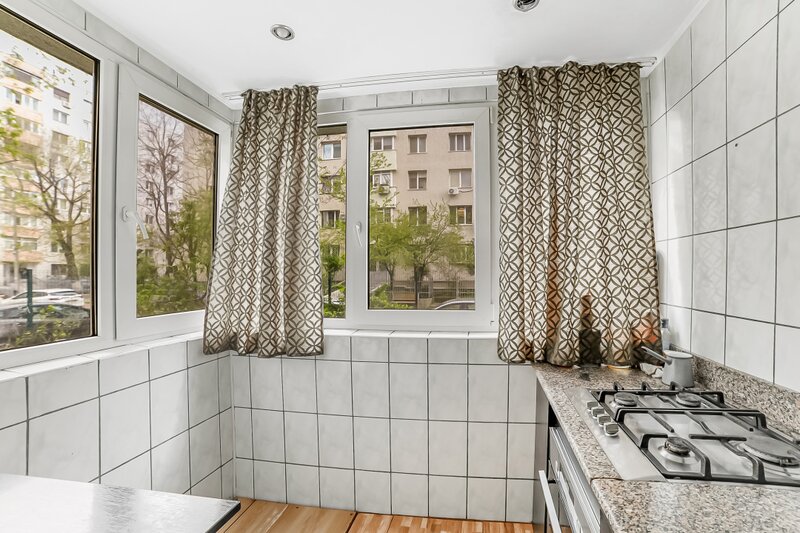 Fizicienilor, 4 camere parter, bloc 1986,