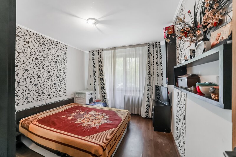 Fizicienilor, 4 camere parter, bloc 1986,
